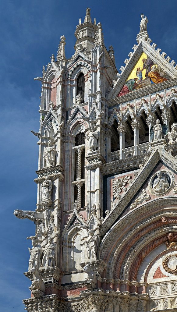 duomo Siena: Façade of the Duomo in Siena, Italy in 2014. Photograph by Vvlasenko via Wikimedia Commons (CC-BY-SA-3.0).
