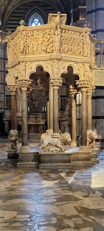 duomo Siena: Nicola Pisano, Pulpit, Duomo, Siena, Italy, August 2021. Photograph by the author.

