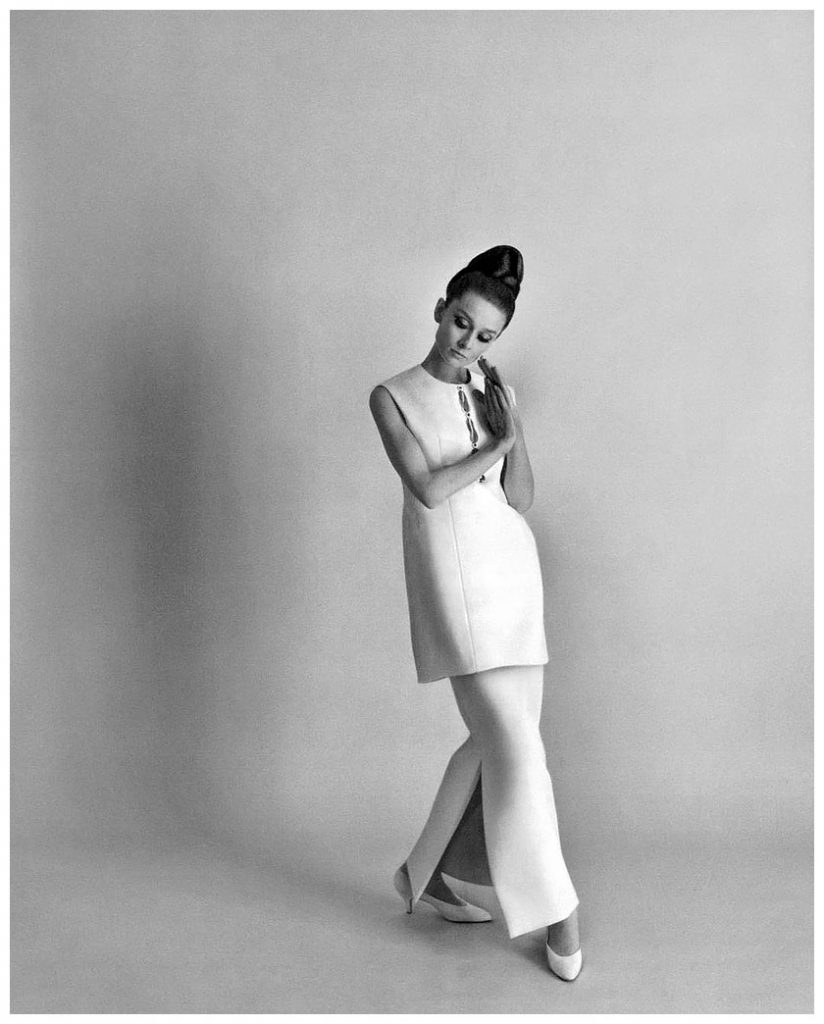 fashion photographers: Cecil Beaton, Audrey Hepburn in a fashion editorial for American Vogue, edition of June 1964. Pleasure Photo Room.
