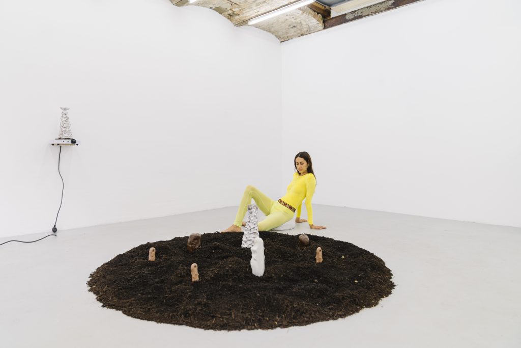 Bianca Lee Vasquez: Bianca Lee Vasquez, Dirt High Series, interactive installation and performance, 2021, Interface, Berlin, Germany. Courtesy of the artist.
