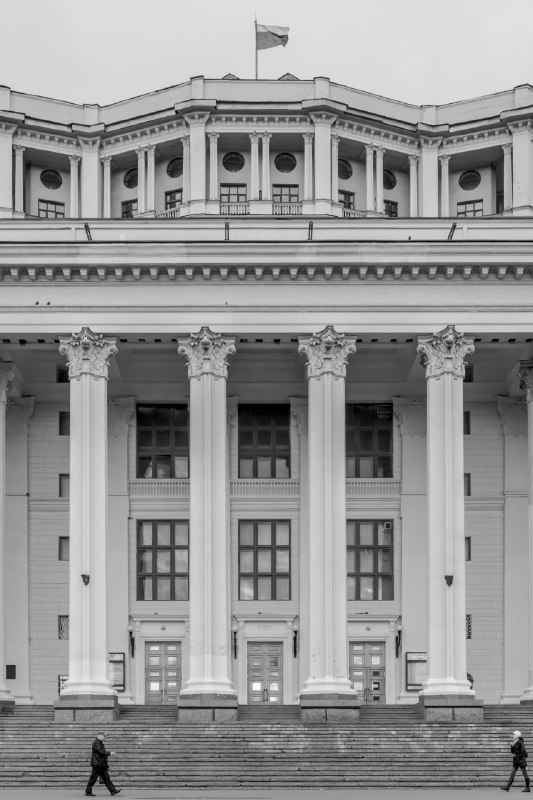 totalitarian architecture: Totalitarian architecture: Karo Halabyan, V. Simbirtsev, Central Academic Theater of the Russian Army, 1929, Moscow, Russia. Photo by Sergey Norin via Wikimedia Commons (CC BY 2.0).
