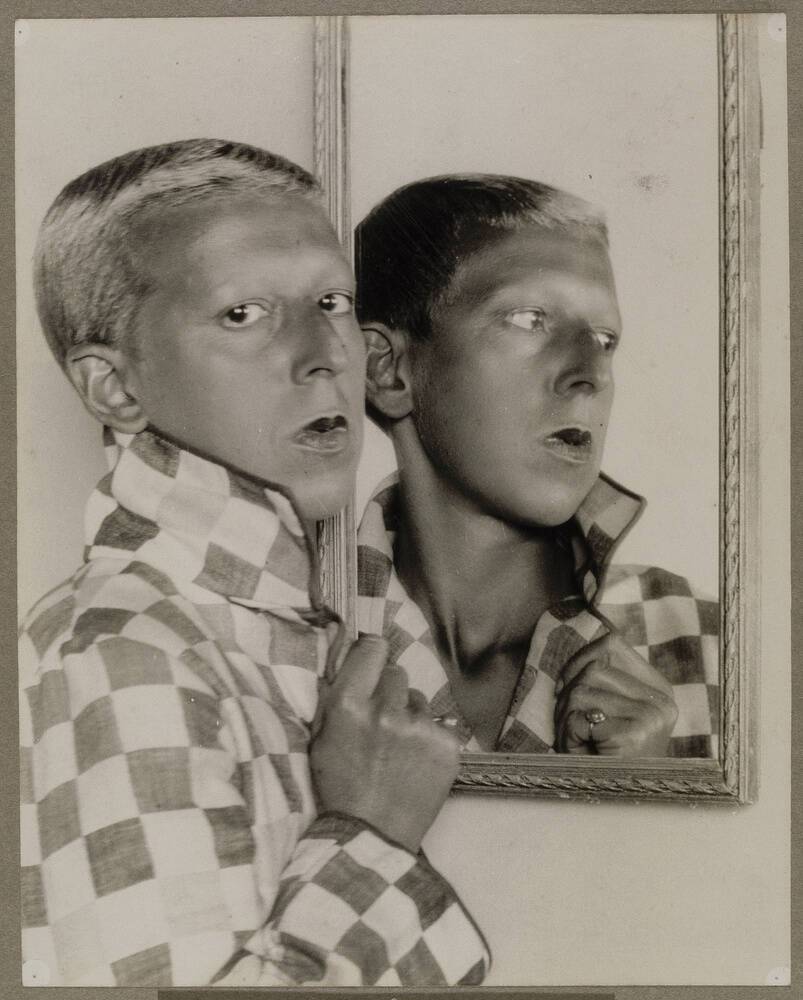 women photographers, Claude Cahun, Self-portrait, 1927.