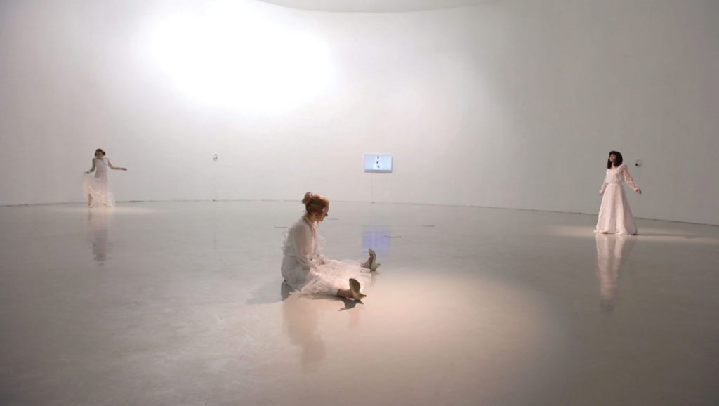 Marijana Stanić: Marijana Stanić, performance for the closing of the exhibition Sweet Life, 2019. Gloria.
