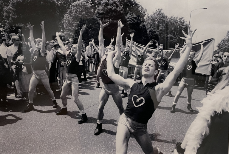 Queer Britain: Steve Eason/Getty Images, Paraders representing Terrence Higgins Trust, London Pride 1996, Queer Britain, London, UK. Photo by the author.
