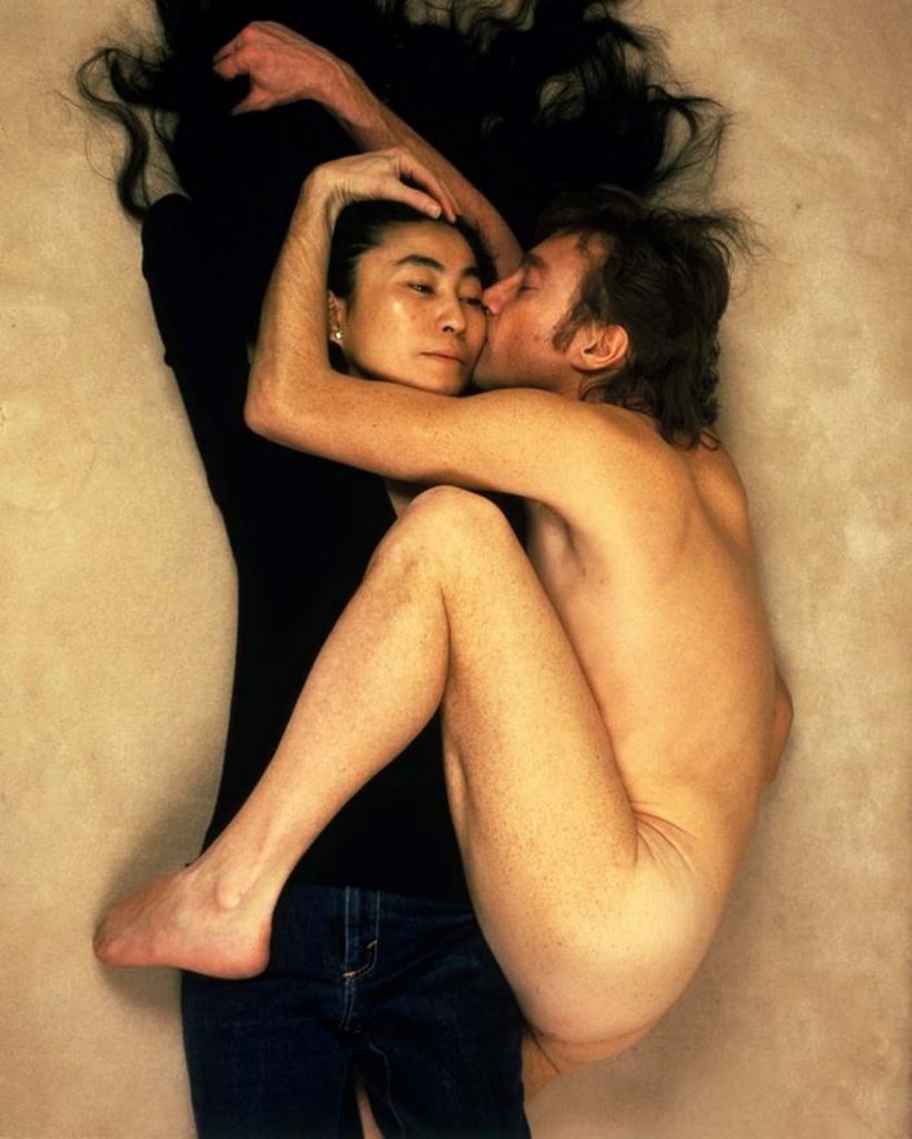 female photographers: Annie Leibovitz, John Lennon and Yoko Ono, 1980. Apprendre.
