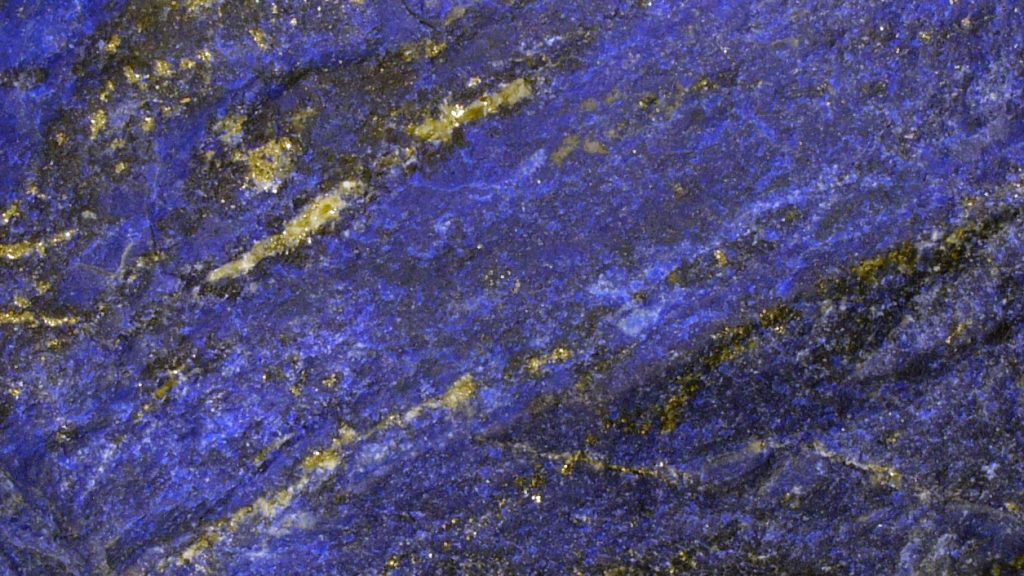 Eleanor of Toledo: A slab of lapis lazuli in its raw form. Photo by Hannes Grobe via Wikimedia Commons (CC-BY-SA-2.5). Detail.
