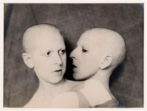 female photographers: Claude Cahun, Que me veux-tu? [What do you want from me?], 1928, Musée d’Art Moderne de Paris, Paris, France. The Met.
