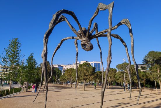 Louise Bourgeois, Maman, 1999, steel, bronze, marble. Stavros Niarchos Cultural Foundation, Athens, Greece. Author's photo.