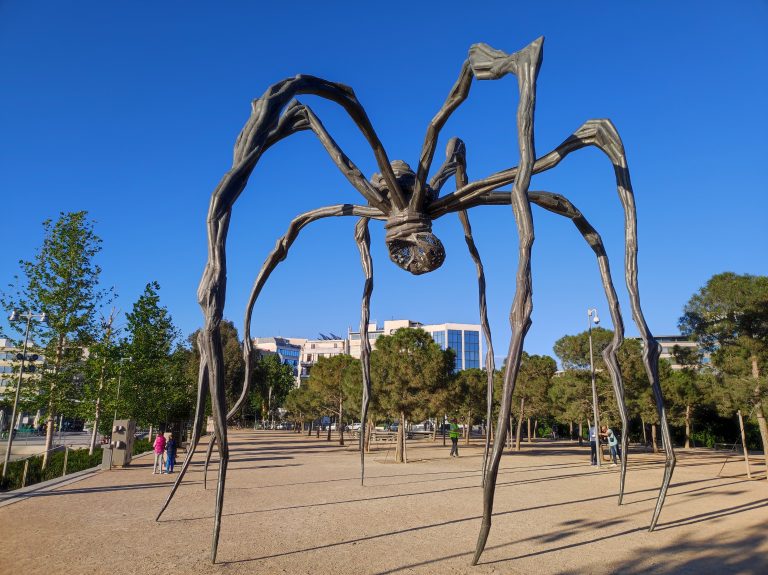 Louise Bourgeois, Maman, 1999, steel, bronze, marble. Stavros Niarchos Cultural Foundation, Athens, Greece. Author's photo.