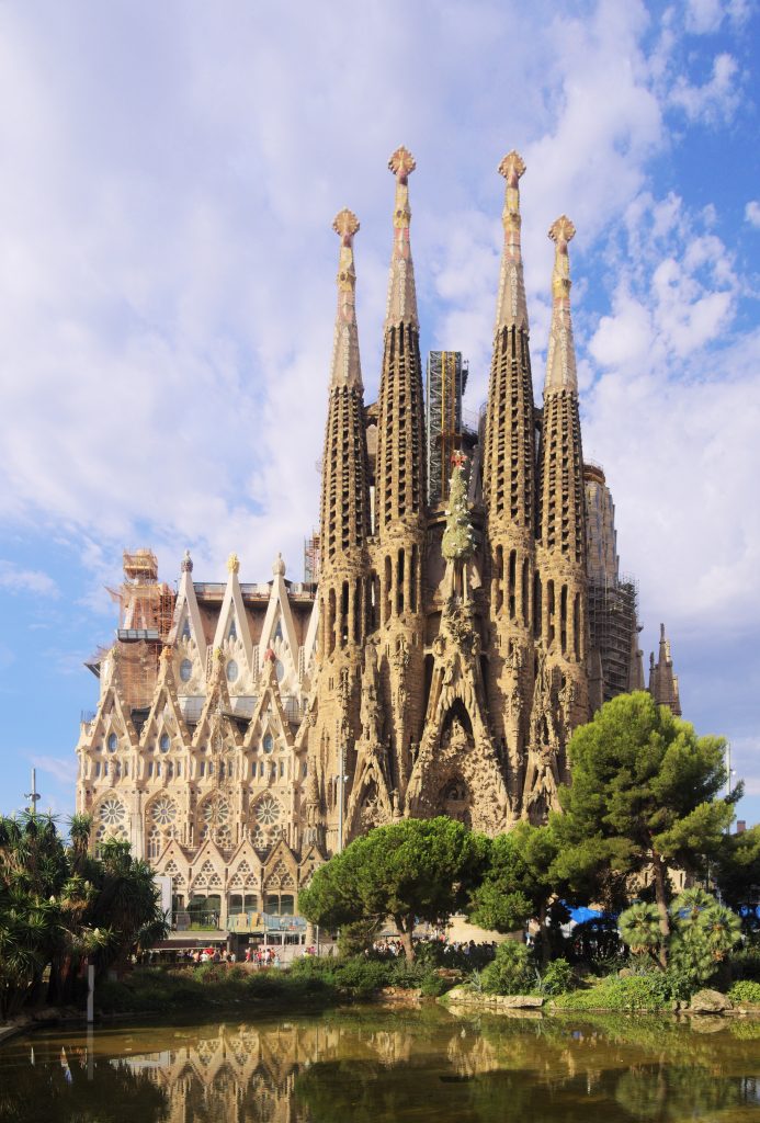 Sagrada Familia: Antoni, Gaudí, Nativity façade of Sagrada Familia, Barcelona, Spain. Photo by C messier via Wikimedia Commons (CC BY-SA 4.0).
