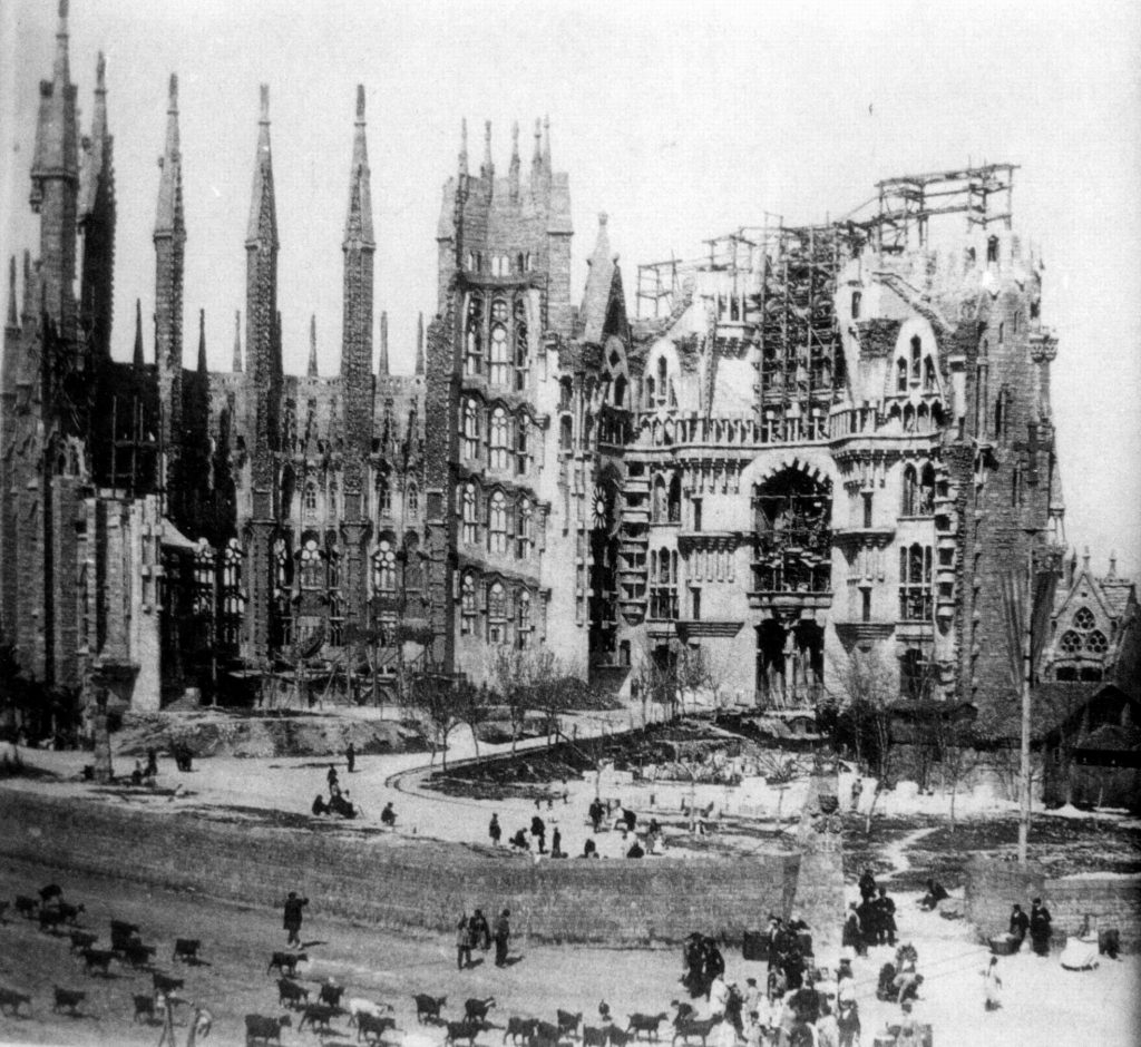 Antoni, Gaudí, Sagrada Familia in construction, 1915, Barcelona, Spain, Wikipedia
