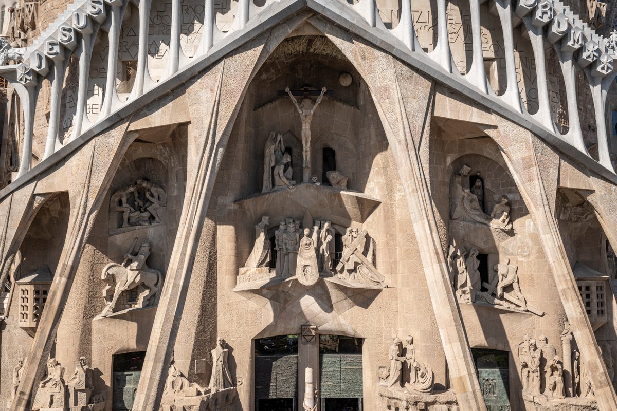 Masterpiece Story Sagrada Familia DailyArt Magazine