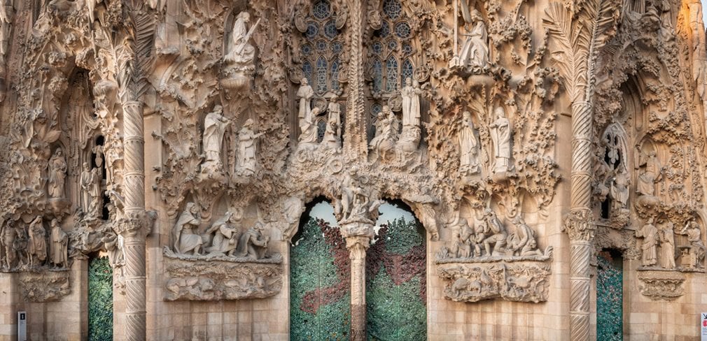 Sagrada Familia: Antoni Gaudí, Nativity façade of Sagrada Familia, Barcelona, Spain. Blog Sagrada Familia. 
