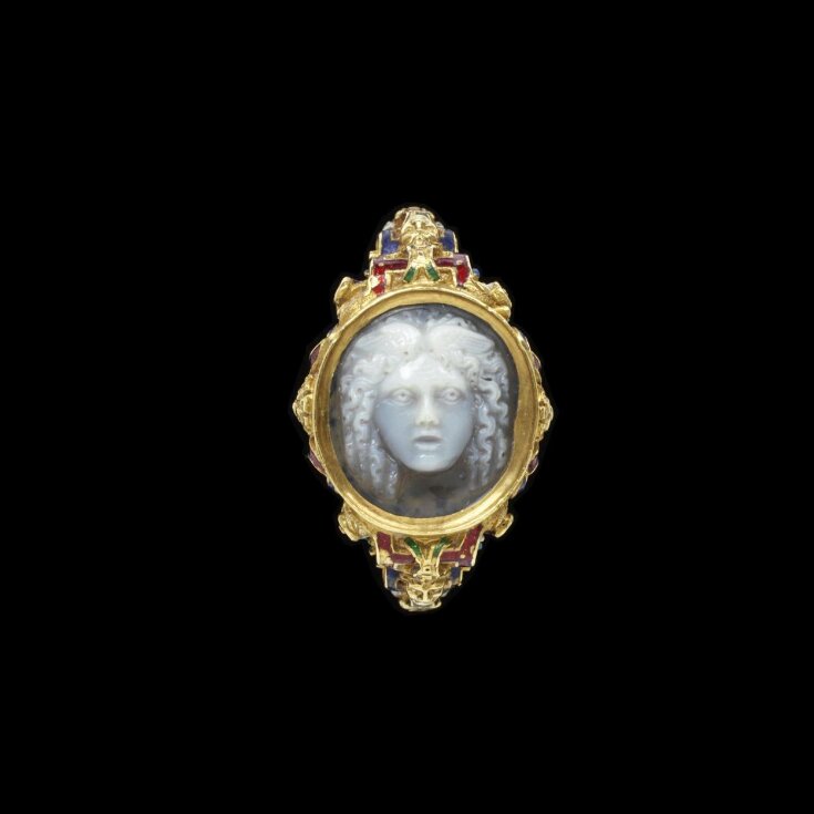 cameo carving: Cameo ring, Medusa, agate and gold, German, 1580, Victoria & Albert Museum, London, UK.
