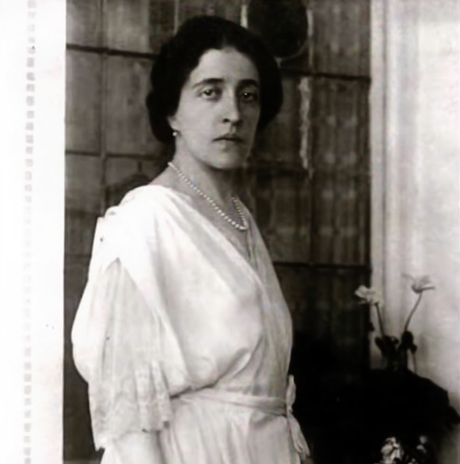 Portrait of Adele Bloch-Bauer: Photo of Adele Bloch-Bauer, c. 1920, Neue Galerie New York, New York, NY, USA.
