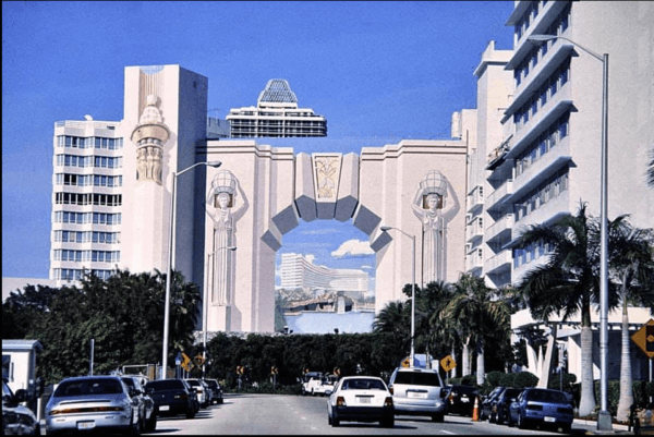 Trompe l'oeil: Richard Haas, Fontainebleau Hotel mural, Miami, FL, USA. Miami Design Preservation League.

