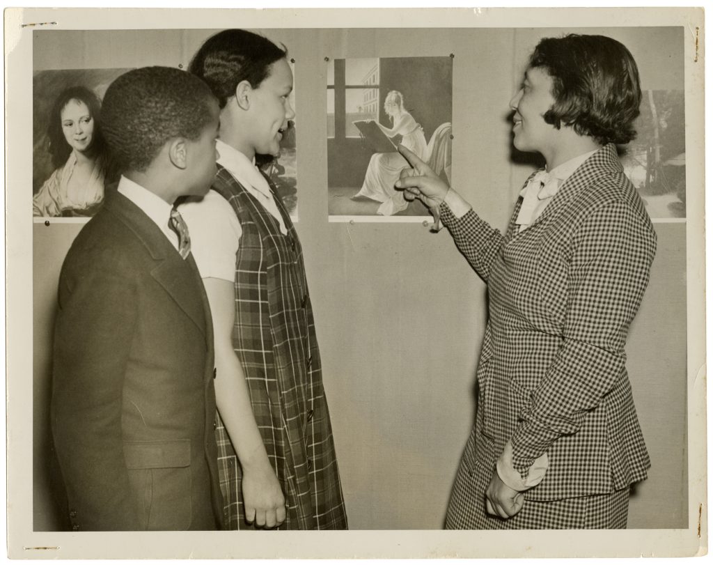 alma thomas columbus museum: Alma Thomas with two students at the Howard University Art Gallery, 1928 or after
Black and white photograph
Alma W. Thomas Papers, The Columbus Museum