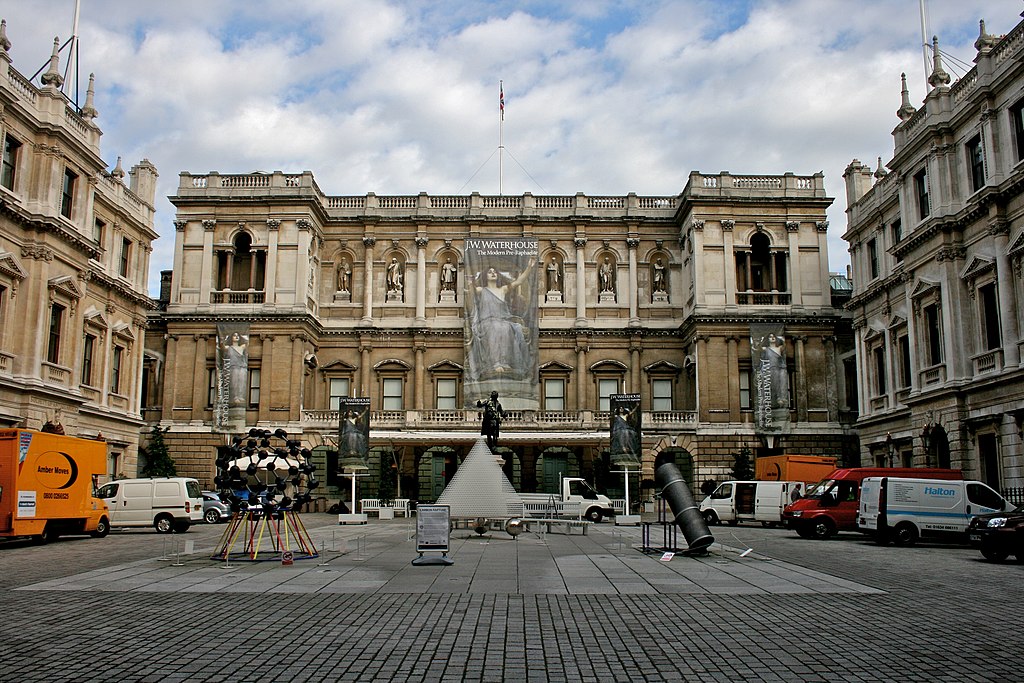 contemporary art london: Royal Academy of Arts, Burlington House, London, UK. Photo by Mike Peel via Wikimedia Commons (CC BY-SA 4.0).

