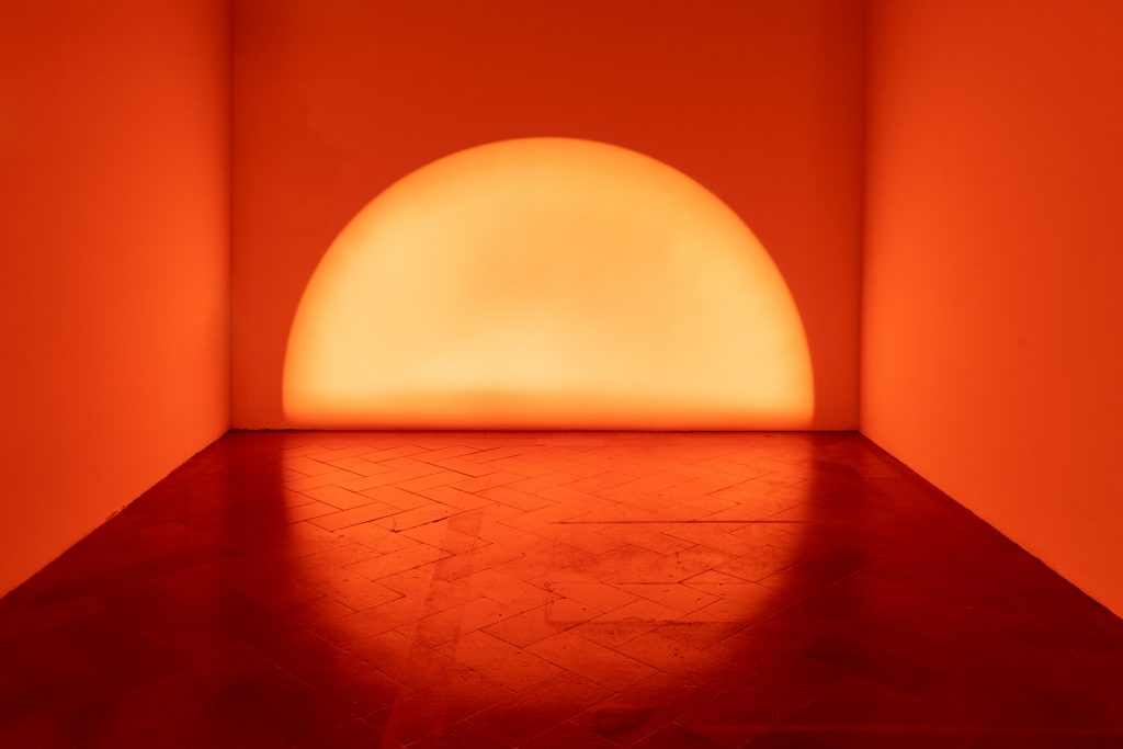 Olafur Eliasson - Red window semicircle, 2008
