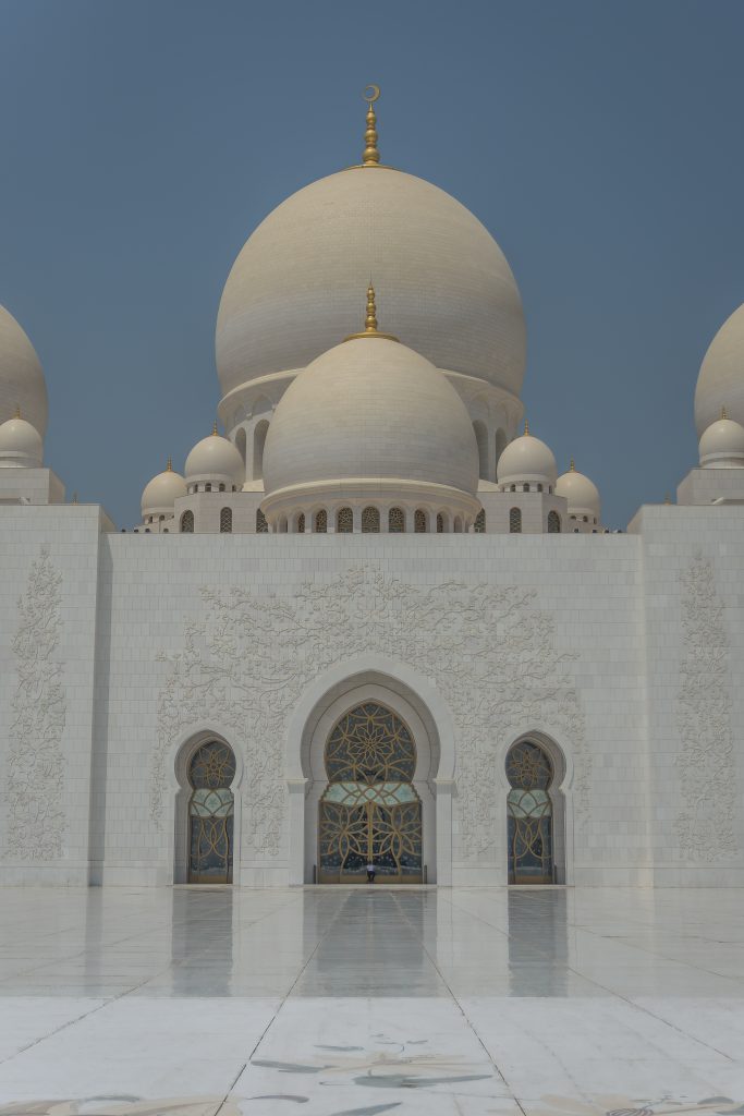 Sheikh Zayed Grand Mosque: Youssef Abdelke, Sheikh Zayed Grand Mosque, 1994–2007, Abu Dhabi, United Arab Emirates. Photograph by Nomad Photos, 2022.

