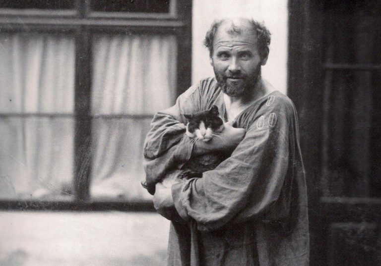 artists cats: Gustav Klimt with Katze. Pinterest. Detail.
