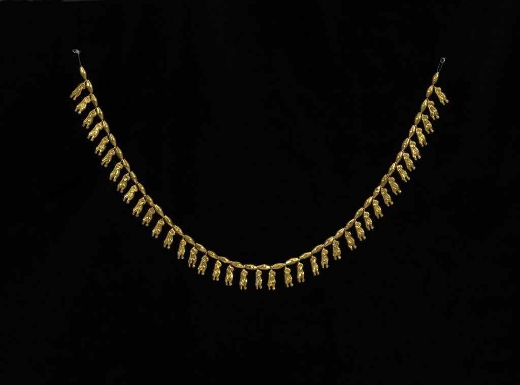 ancient egypt jewelry: Gold necklace of Taweret amulets, 1550/1549 BCE to 1292 BCE, British Museum, London, UK.
