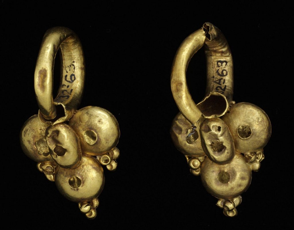 Etruscan gold: Gold earrings with granulation design, ca. 400 BCE to 300 BCE, Victoria & Albert Museum, London, UK.
