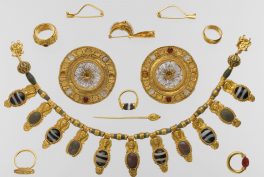 Set of Jewelry from the Vulci tomb, ca. 500 BCE to 401 BCE (late Archaic period), The Metropolitan Museum of Art, New York, NY, United States.