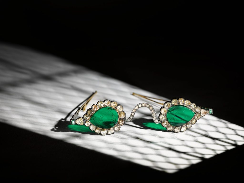 Royal jewelry at auction: A pair of Mughal spectacles set with emerald lenses, in diamond-mounted frames, ca. 17th & 19th centuries. Sotheby's.
