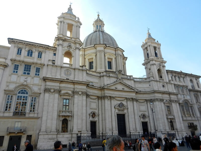 Francesco Borromini: Francesco Borromini, Sant’Agnese in Agone, frontal façade, Piazza Navona, Rome, Italy. Photo by Geobia via Wikimedia Commons (SS BY-SA 3.0).
