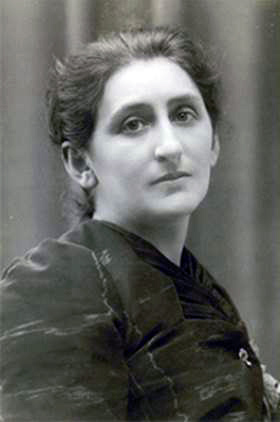 Broncia Koller-Pinell: Portrait of Broncia Koller-Pinell, ca. 1900. Wikimedia Commons (public domain).
