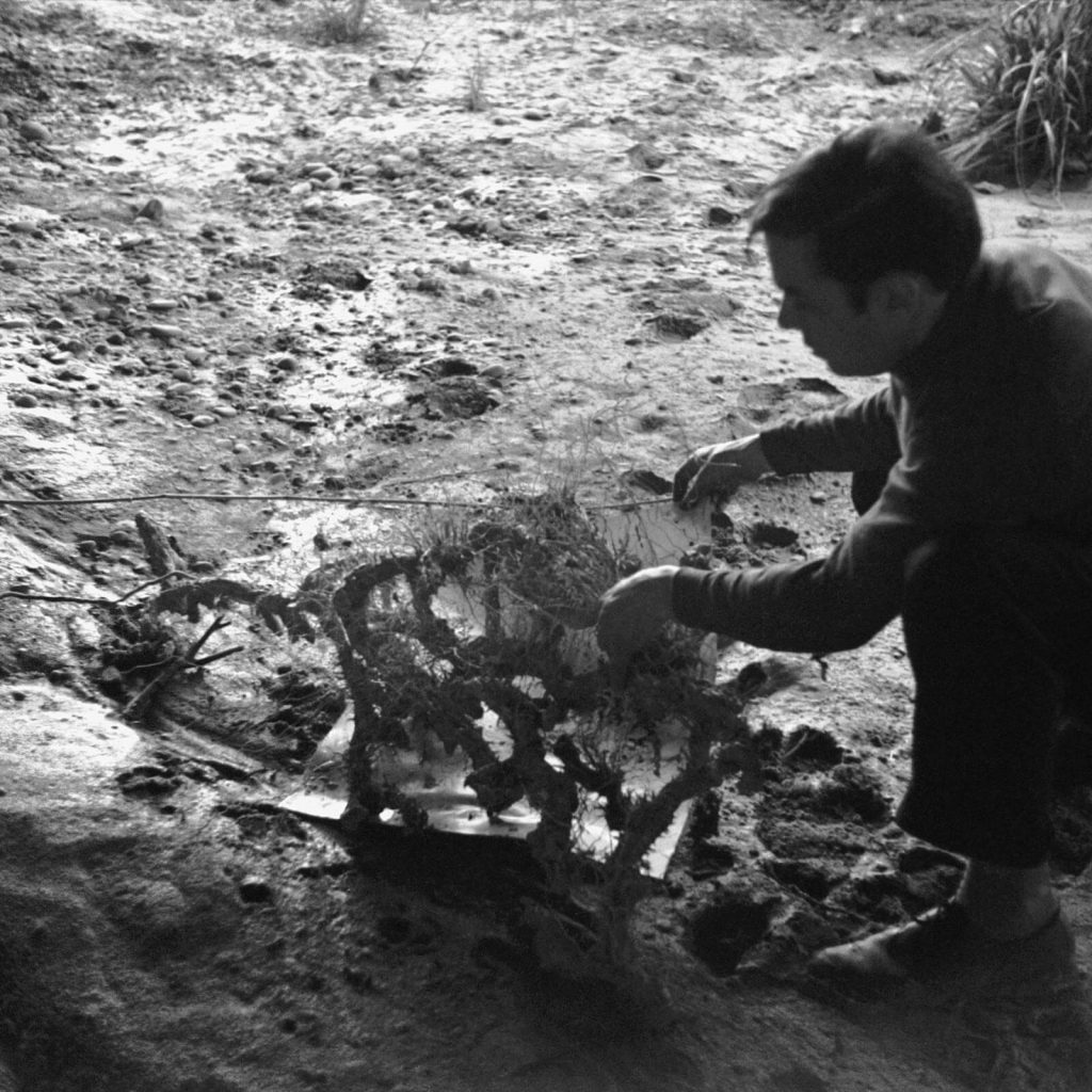 Yves Klein not blue: Rotraut Klein-Moquay, Yves Klein réalisant une Cosmogonie sur les berges du Loup, 1960. Artist’s website.
