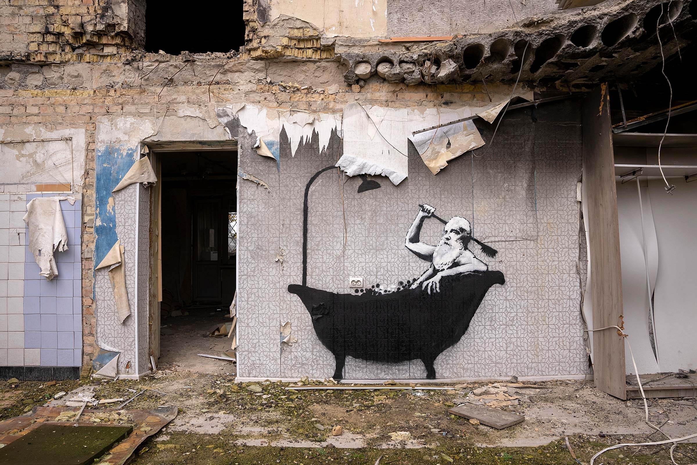 Banksy, Man in a bathtub, 2022, Horenka. 