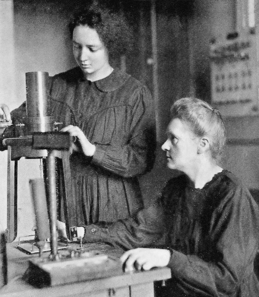 Marie Curie portraits: Marie Curie and her daughter, Irene, 1925, Wikimedia Commons (public domain).
