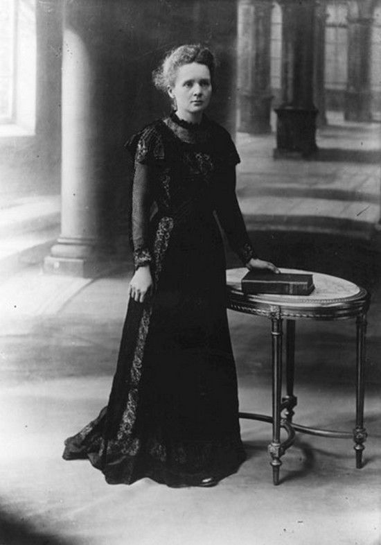 Marie Curie portraits: Photo of Marie Curie, c. 1911, Musée Curie, Paris, France.
