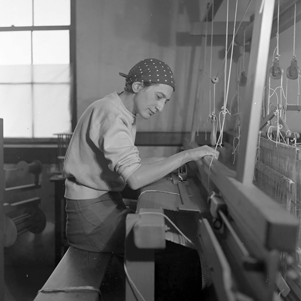 Anni Albers: Photograph of Anni Albers in her study at Black Mountain College, 1937, Asheville, NC, USA. The Josef and Anni Albers Foundation via Guggenheim Bilbao.
