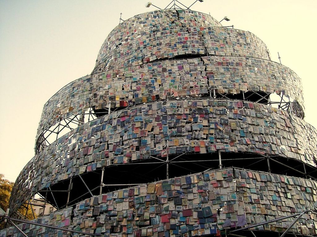 Latin America Women Artists: Marta Minujín, Torre de Babel de Libros (Tower of Babel), 2011, site specific installation, Buenos Aires, Argentina. Photograph by Facug via Wikimedia Commons (CC BY-SA 3.0).

