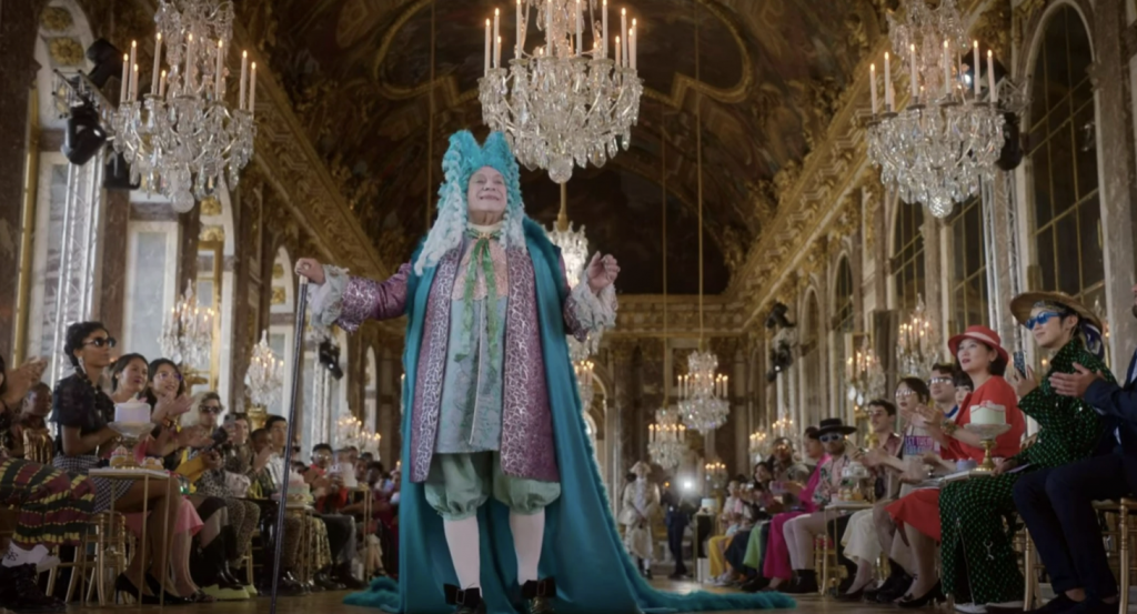 Emily in Paris: Architectural reference to The Hall of Mirrors in the Palace of Versailles, from Emily in Paris, S2E10, directed by Darren Star, 2021. The Cinemaholic.
