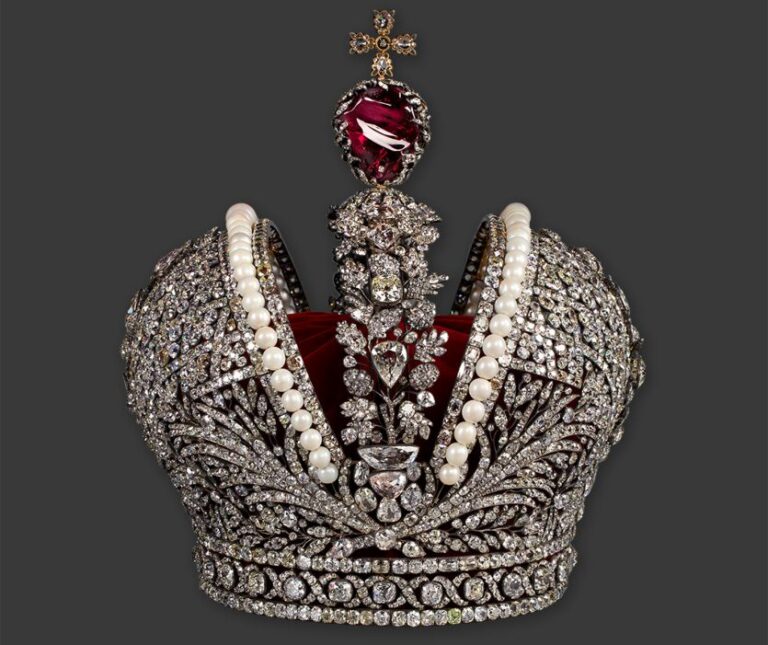 spinel jewelry: Spinel Jewelry: Georg Friedrich Eckart and Jeremiah Posier, The Great Imperial Crown for Empress Catherine II, c. 1762. Diamond Fund website.
