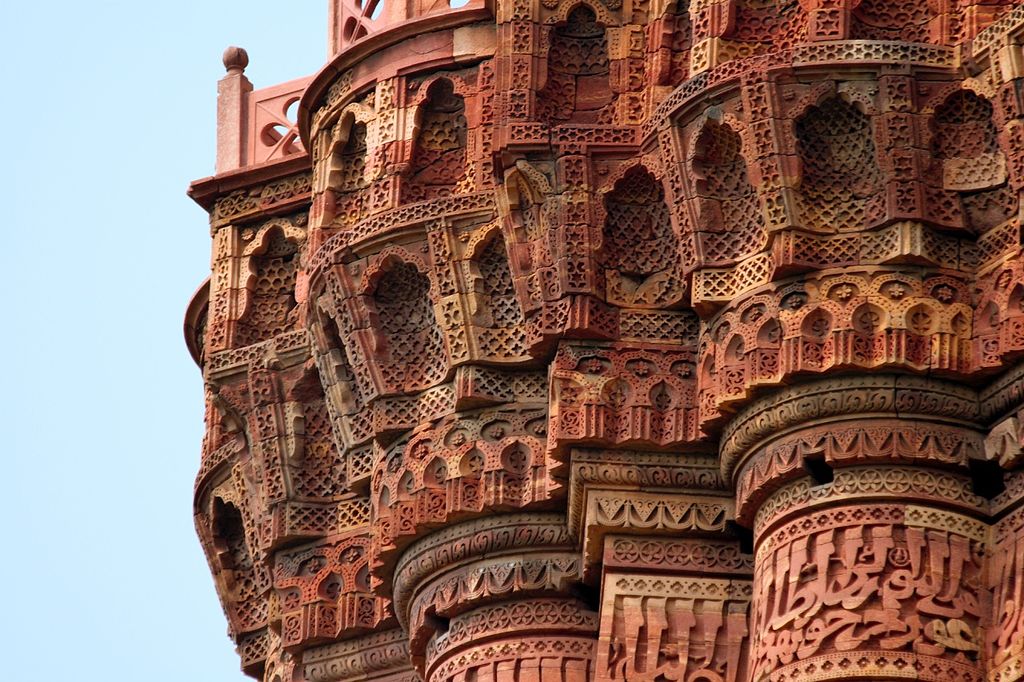 Qutub minar: Balcony at Qutub Minar (detail). Photograph by Matthias Rosenkranz via Wikimedia Commons (CC-BY-SA-4.0).
