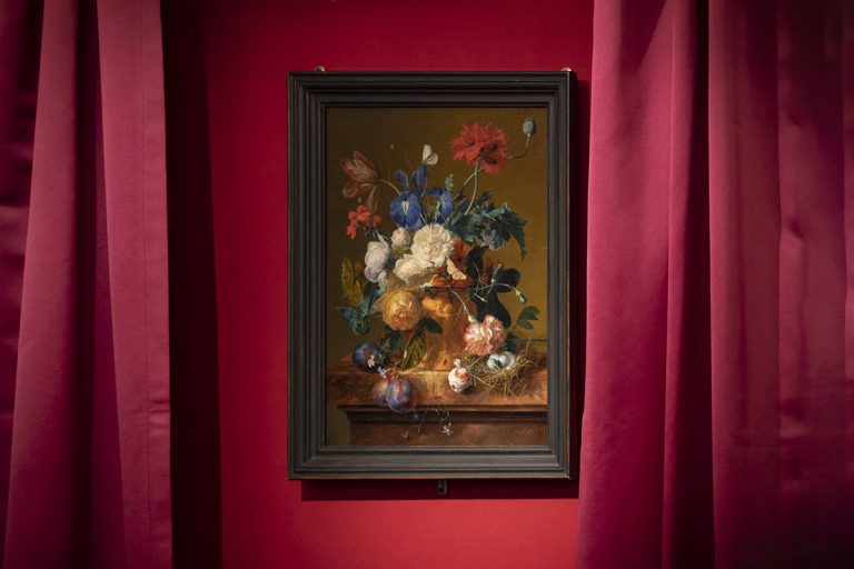 vase of flowers theft: Jan van Huysum, Vase of Flowers, 1722. Pitti Palace, Florence, Italy. Paese Sera.
