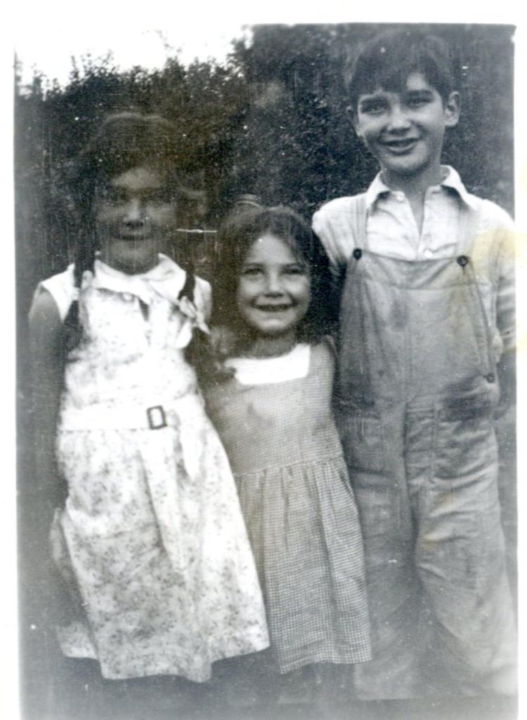 Garman Ryan Collection: Garman Ryan Collection Archive, Photo of Kitty, Esther and Theo Garman, c. 1934, New Art Gallery Walsall, Walsall, UK.
