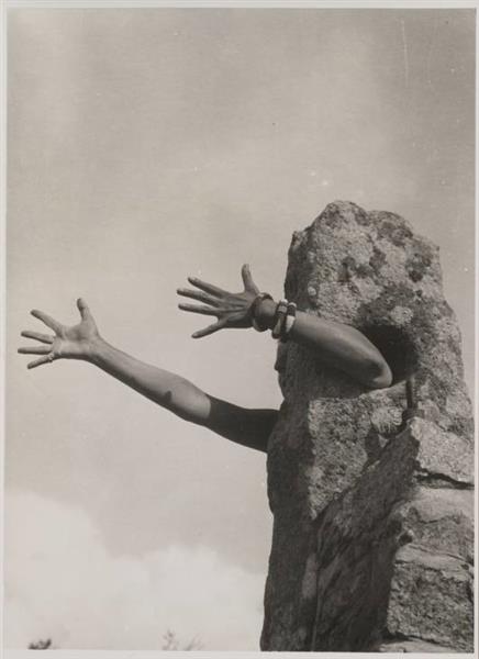 Surrealism 101: Claude Cahun, I extend my arm, 1932, Tate Britain, London, UK.

