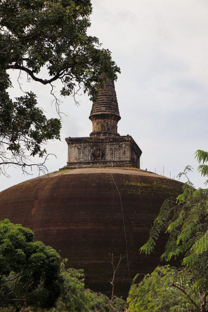 Polonnaruwa: Rankoth Vehera, Polonnaruwa, Sri Lanka. Photo by the author.
