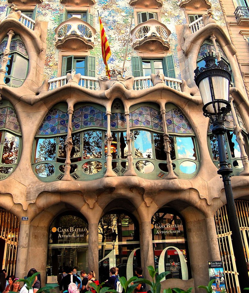 Casa Batlló: The noble floor façade. Casa Batlló website.
