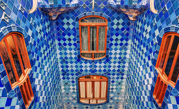 Casa Batlló: The lightwell. Casa Batlló website.
