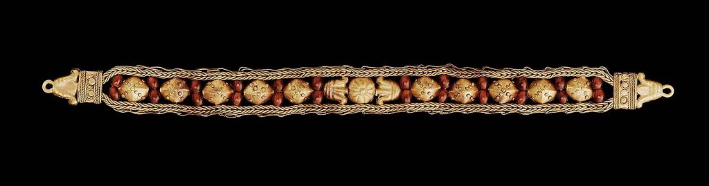 Gold nubia: Gold and Carnelian Bracelet, ca. 90 BCE to 50 CE. Museum of Fine Arts, Boston, MA, United States.
