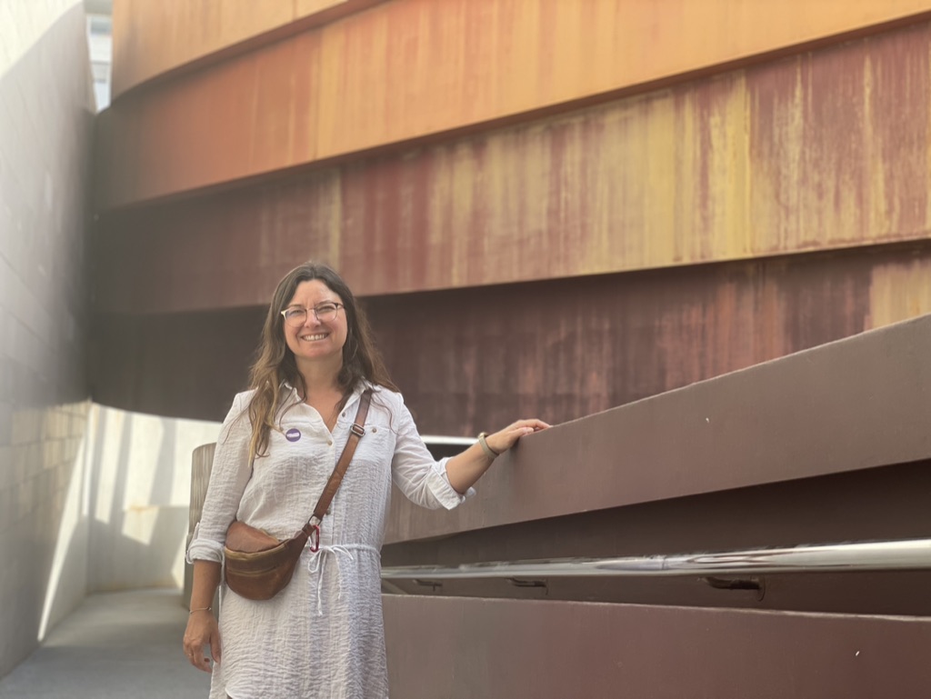 museum: Kate Wojtczak in front of Design Museum, Holon, Israel. Courtesy of the author.
