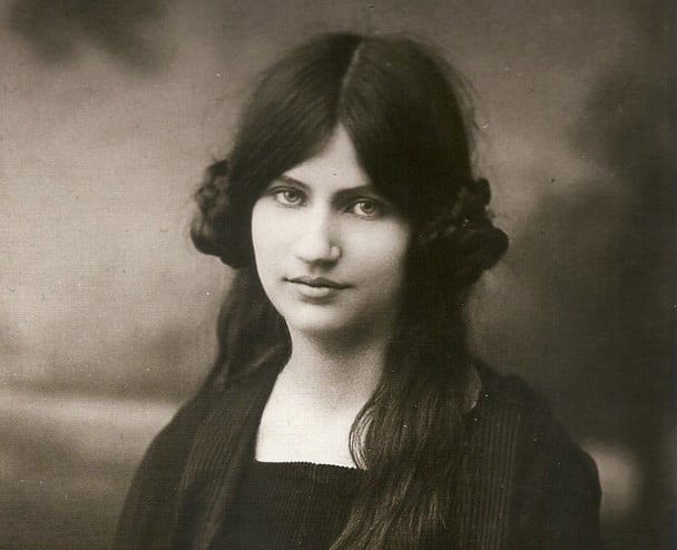 Hébuterne modigliani: Jeanne Hébuterne, c. 1918. Byron’s Muse.
