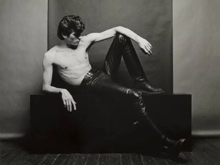 Robert Mapplethorpe: Marcus Leatherdale, Portrait of Robert Mapplethorpe, 1980. Gift of The Robert Mapplethorpe Foundation to The J. Paul Getty Trust and the Los Angeles County Museum of Art. J. Paul Getty Trust.
